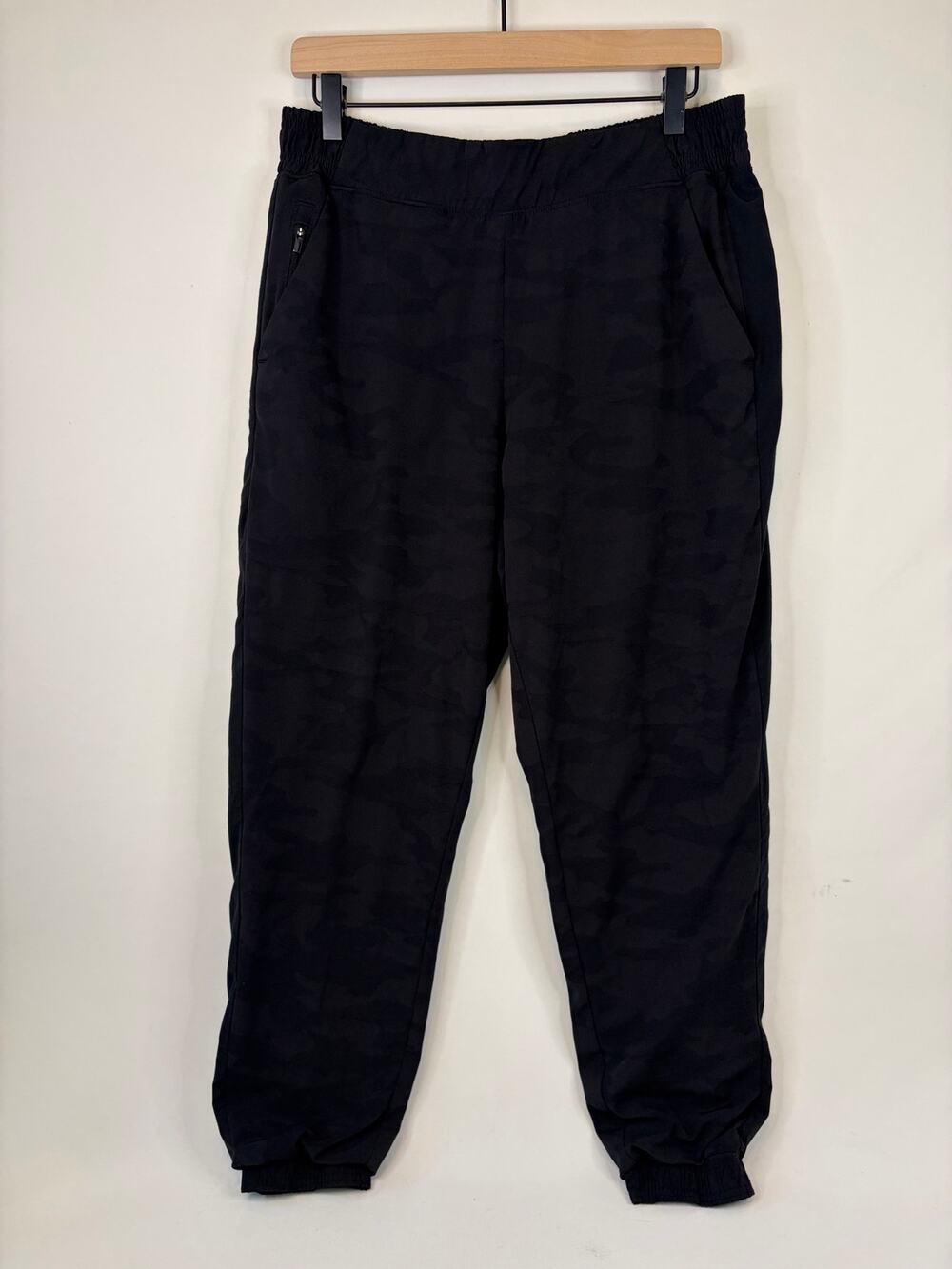 Athleta Womens Jogger Size 12 Brooklyn Black Camo Textured Lined Pull-on